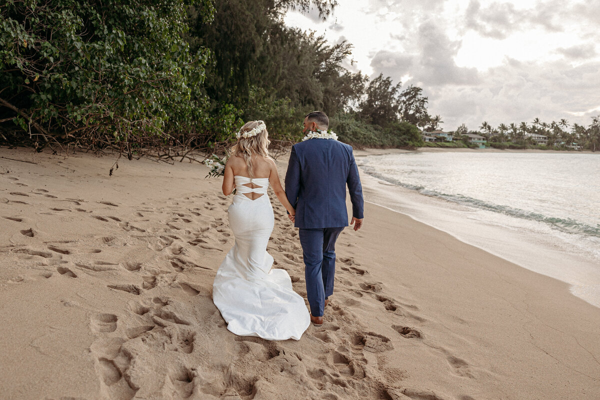 kawela-beach-elopement-13
