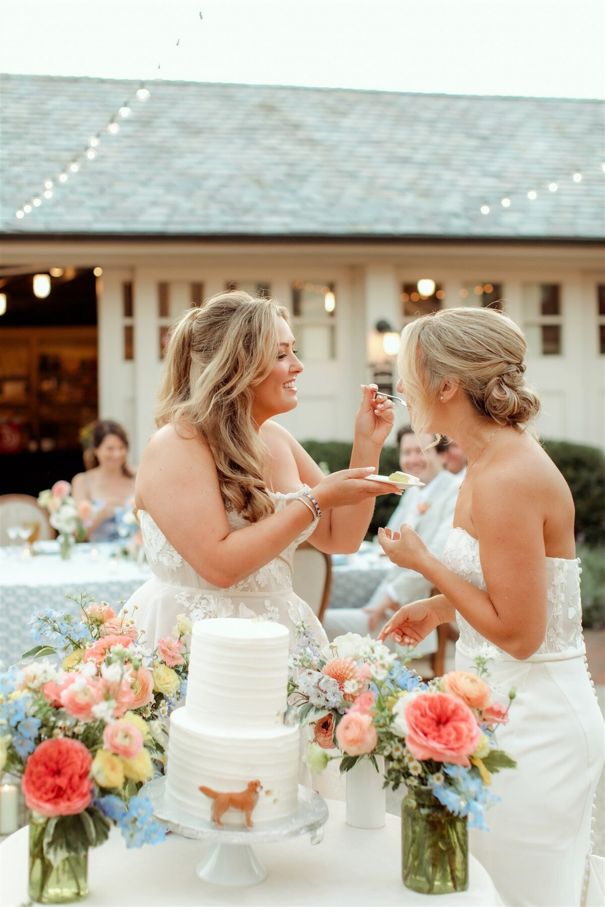 cake-cutting-elawa-farm-wedding