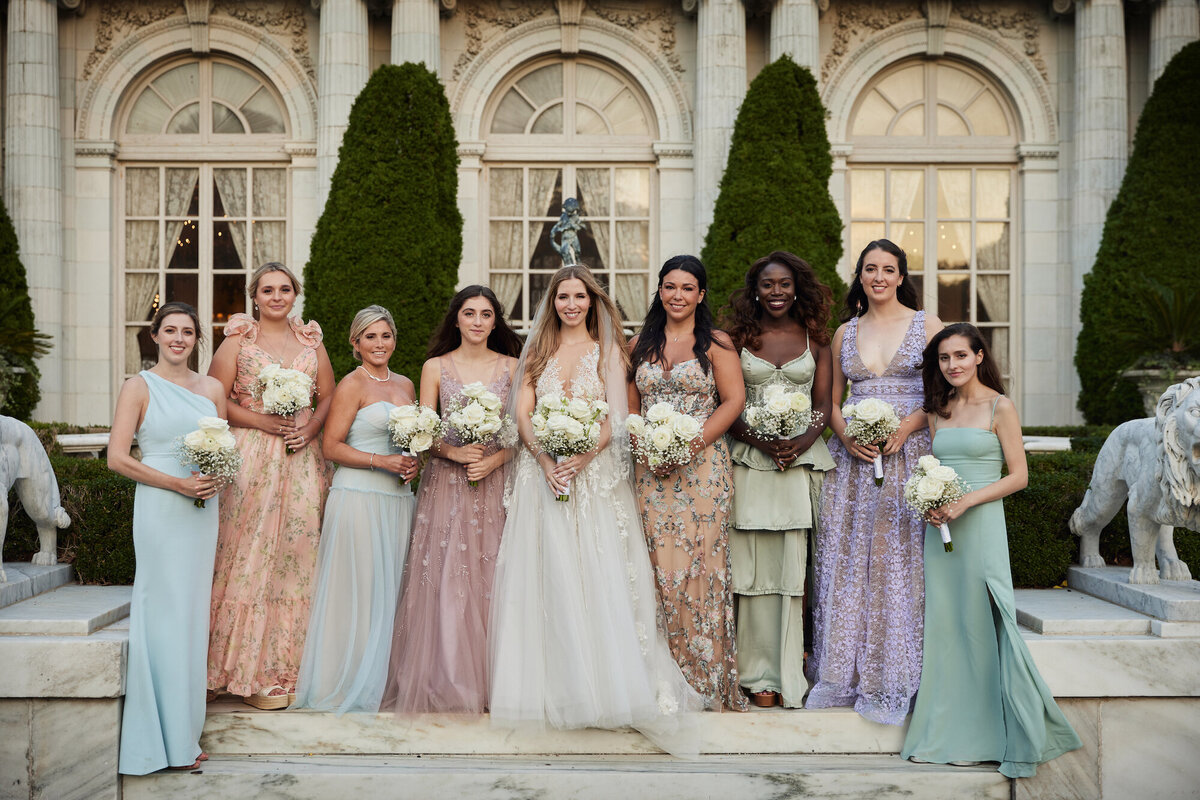 erica-renee-beauty-hair-and-makeup-clean-modern-luxury-traveling-Rosecliff-Mansion-bridal-party-mismatched-bridesmaids-pastels-luxury-wedding-NYC-RI-Newport-CT