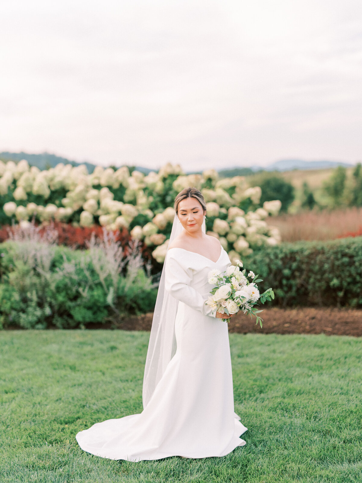 Leslie&Ricardo_EarlyMountainVineyardWedding_SneakPeek-92