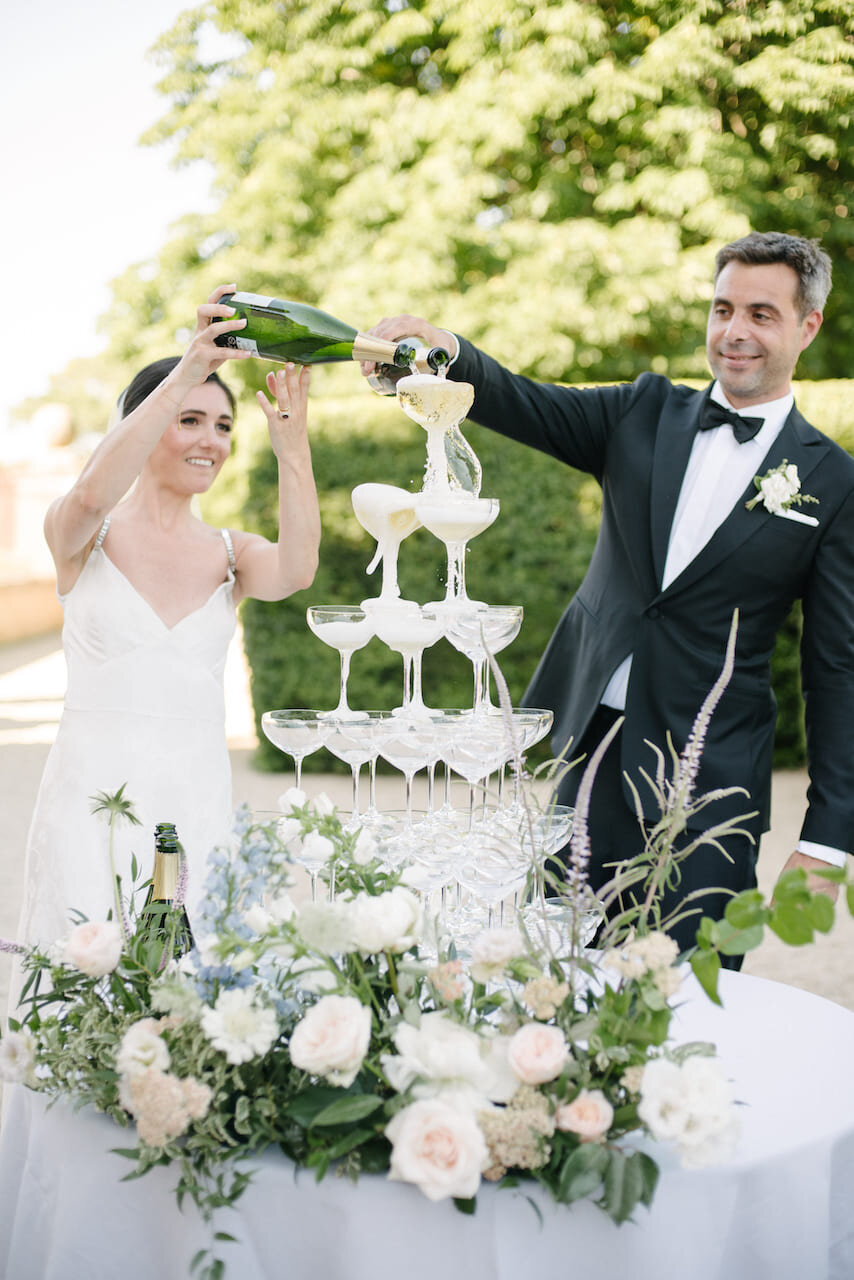 wedding-champagne-fountain-in-garden