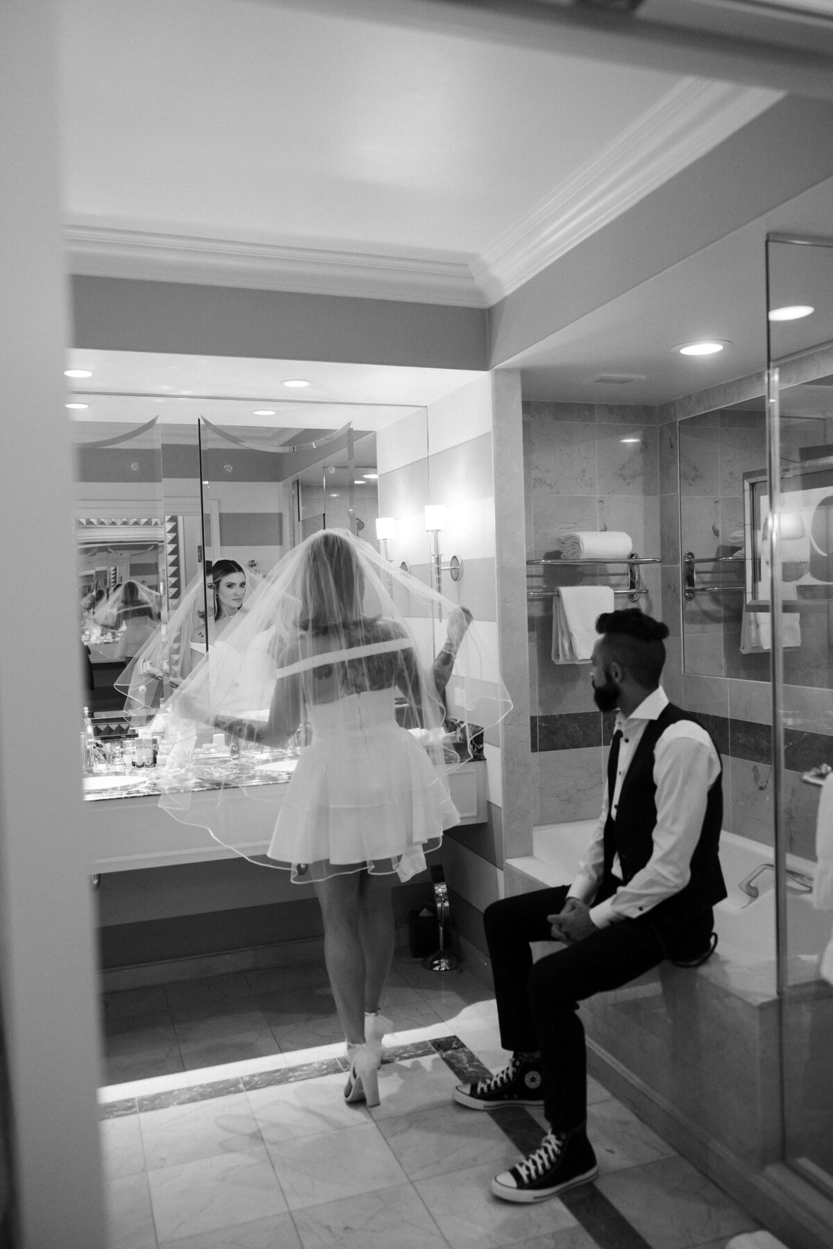 13_riskyexposure_sasha-andy_las-vegas-elopement-photography