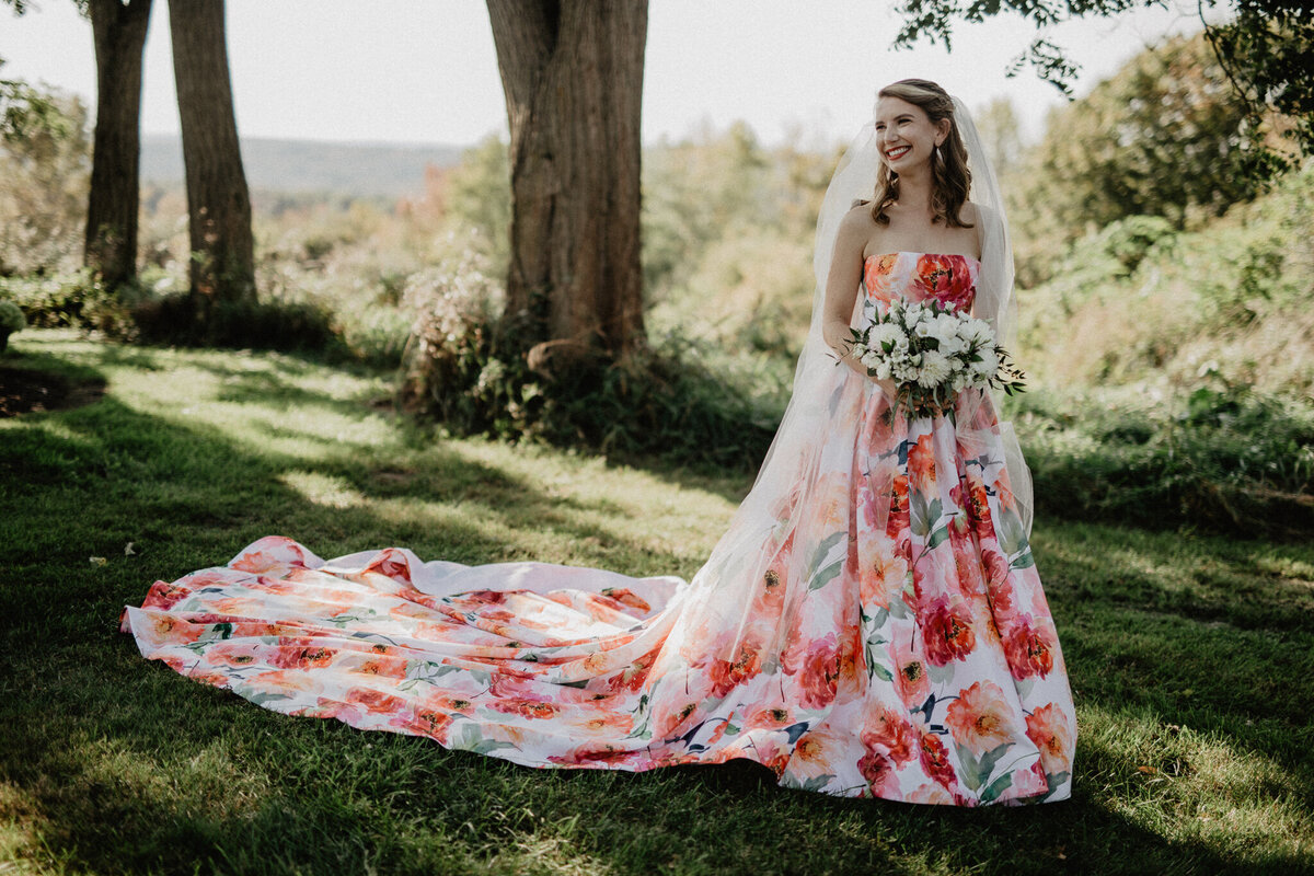 colorful-weddingdress-outdoor-prtrait