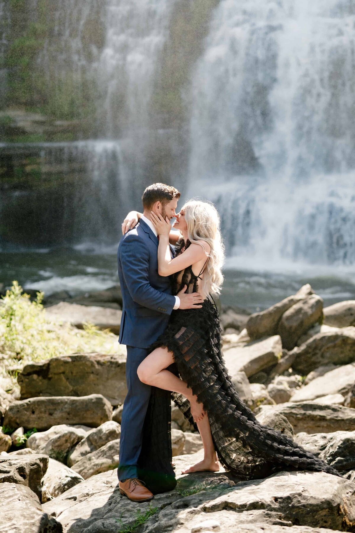 Aspen-Avenue-Chicago-Wedding-Photographer-Engagement-Nashville-Tennessee-Waterfall-Flutter-Dress-Black-15