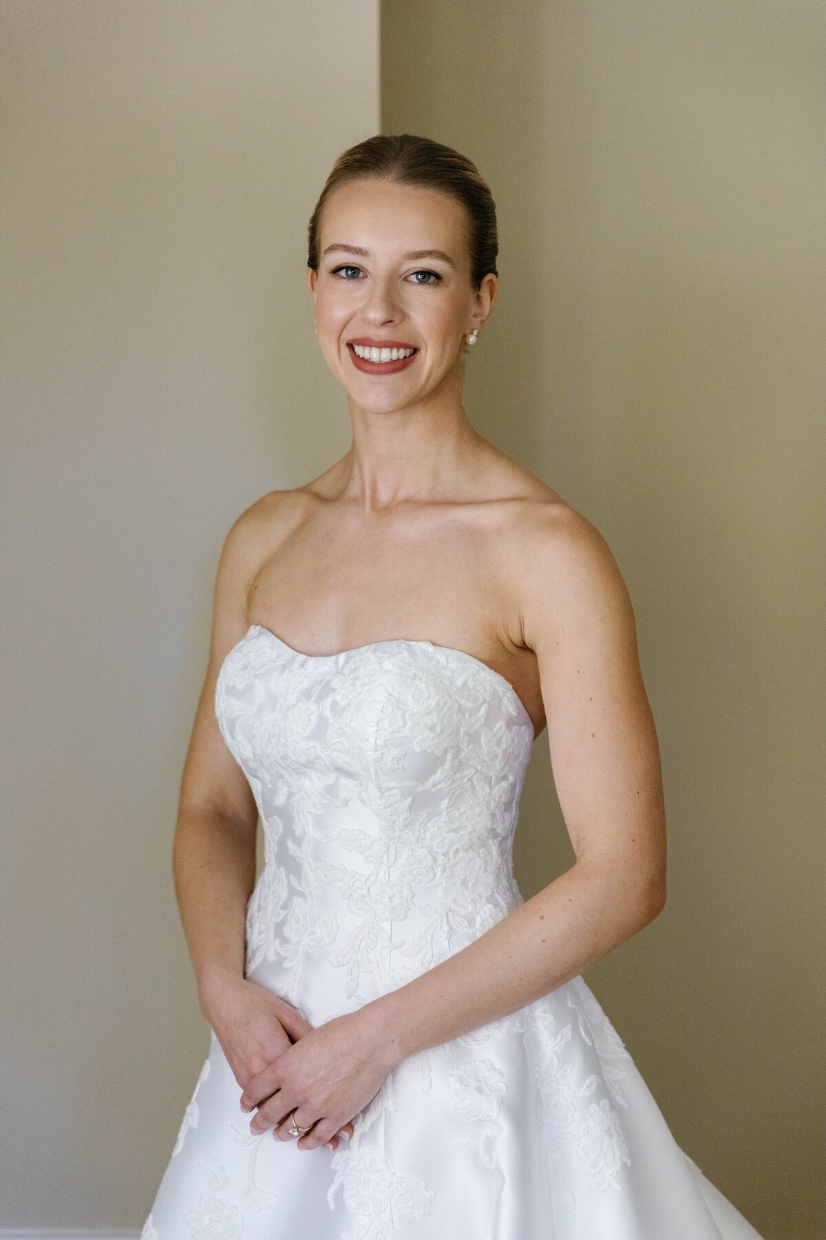 bride-in-anne-barge