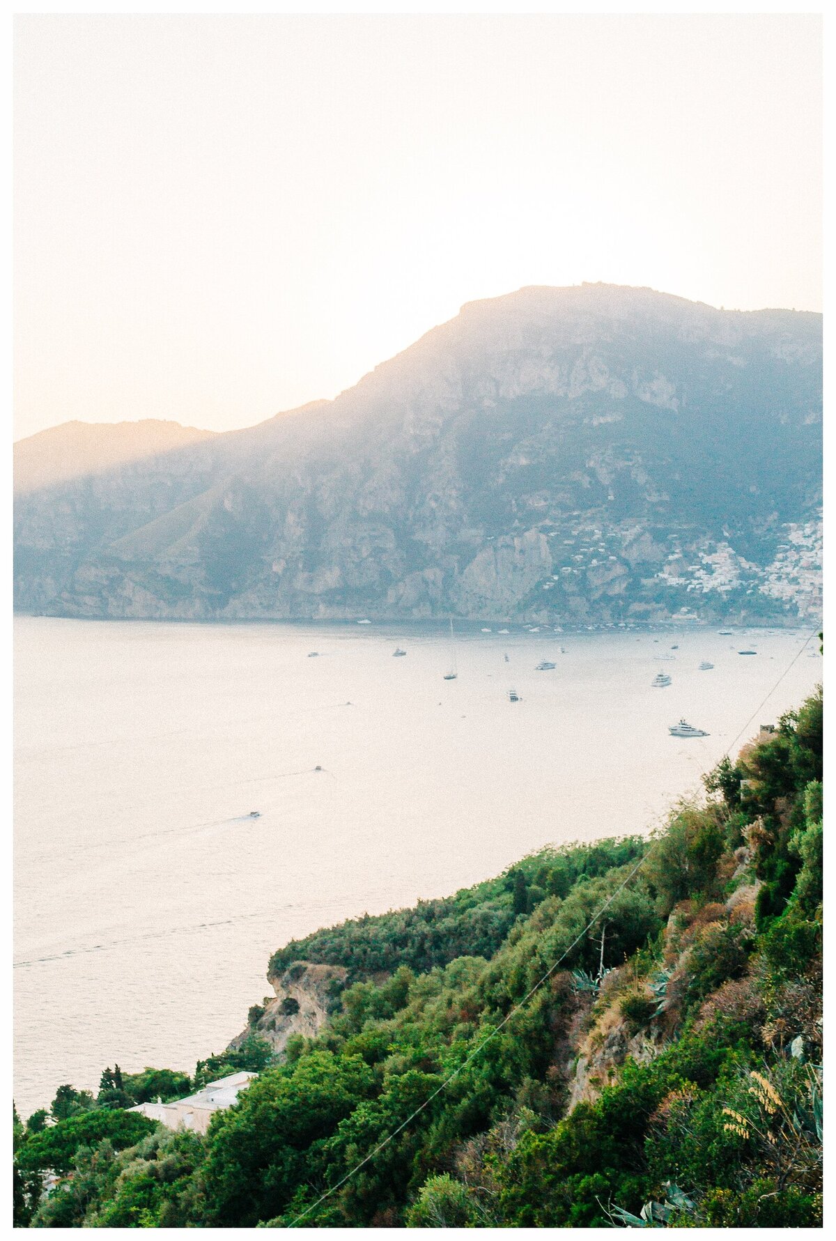 Positano-Amalfi-Coast-Vintage-Car-Vespa-Photographer-Couple_0138