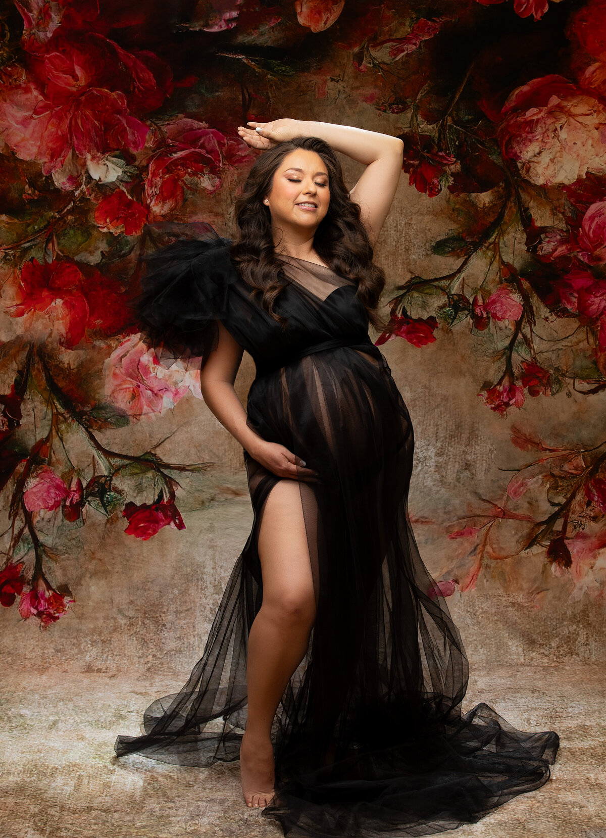 beautiful black pregnancy gown for photo session