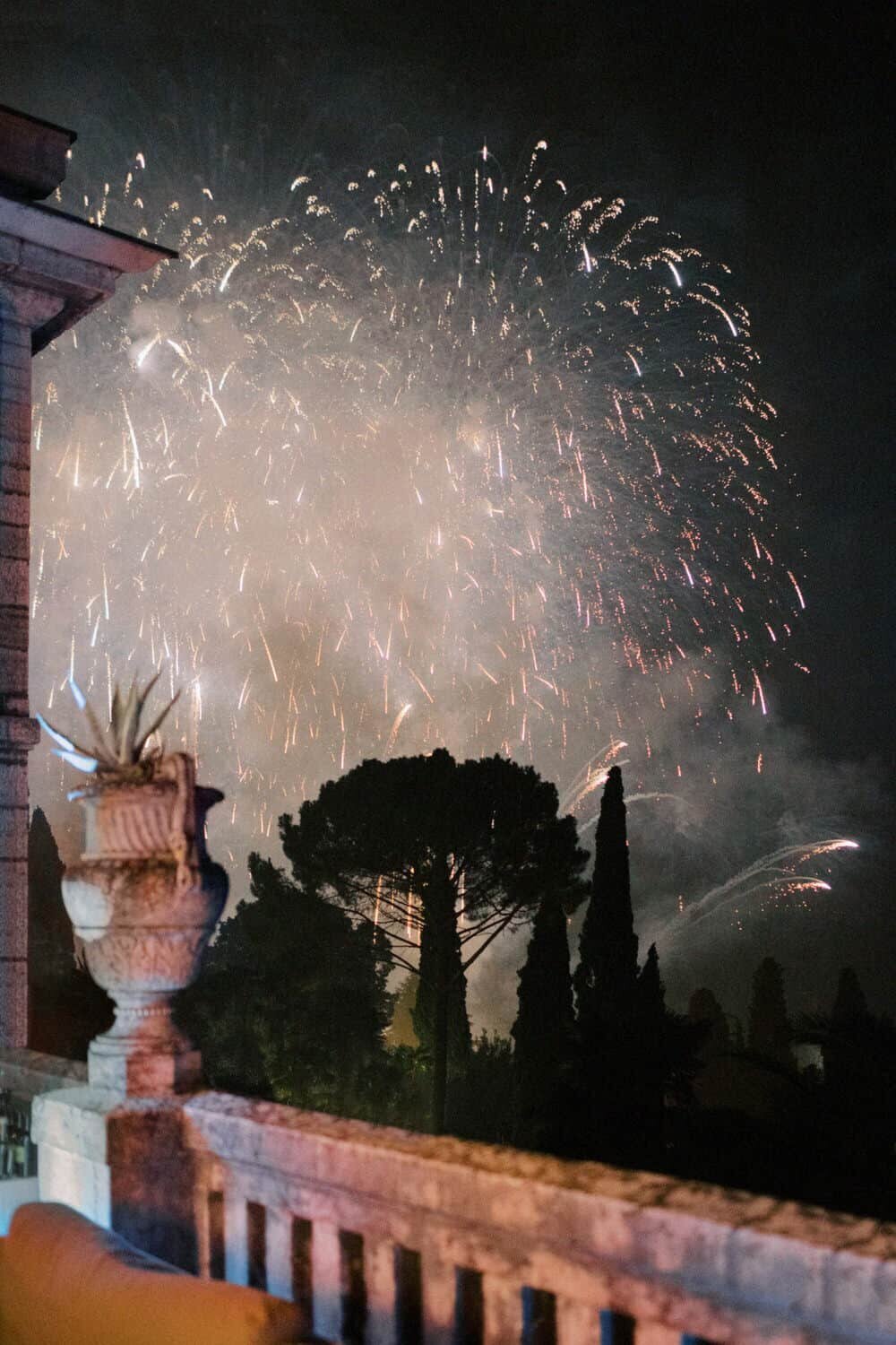 Villa-Cortine-Lake-Garda-Sirmione-wedding-Italy-fireworks-by-Julia-Kaptelova-Phototgraphy-185
