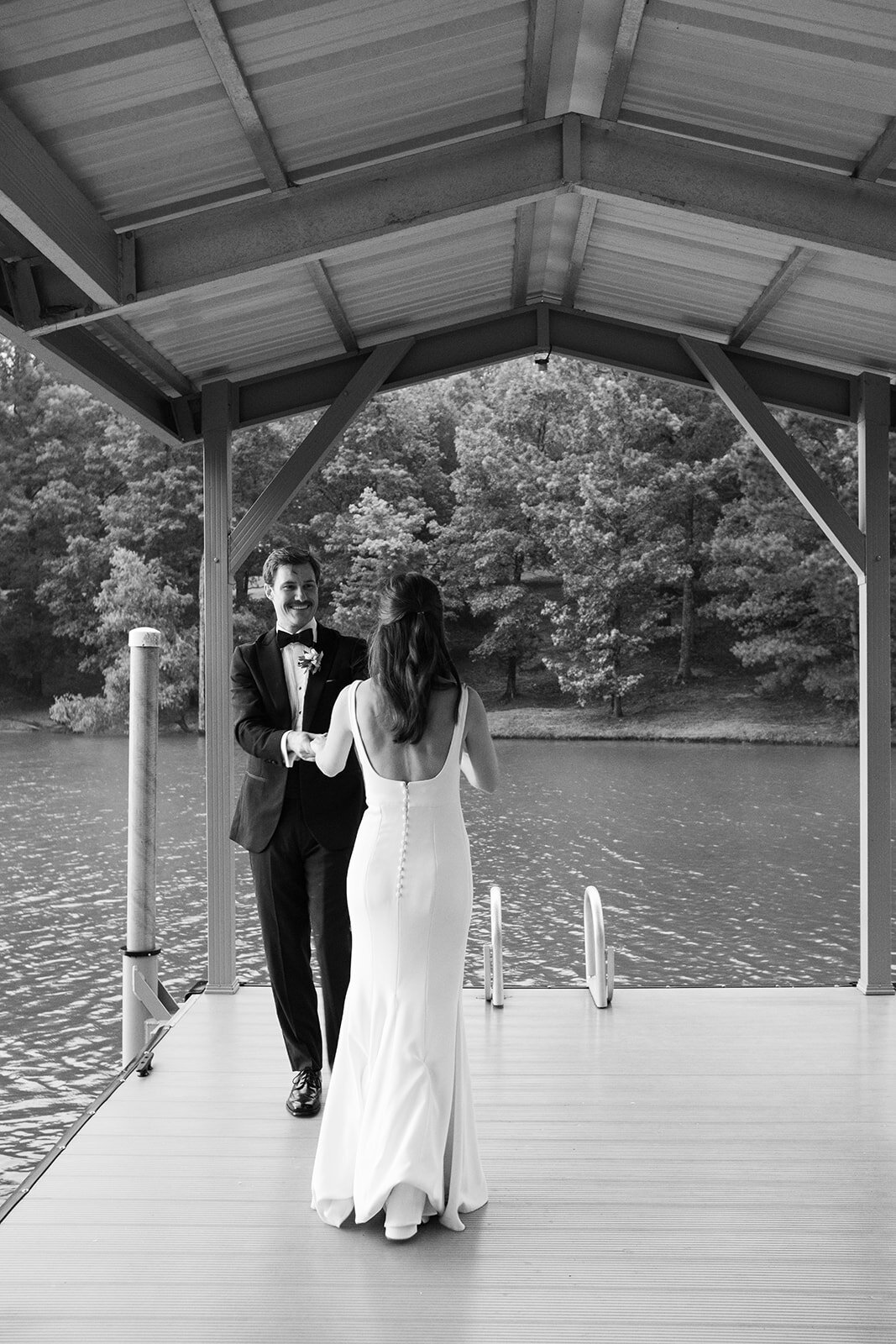 classic-lake-house-wedding