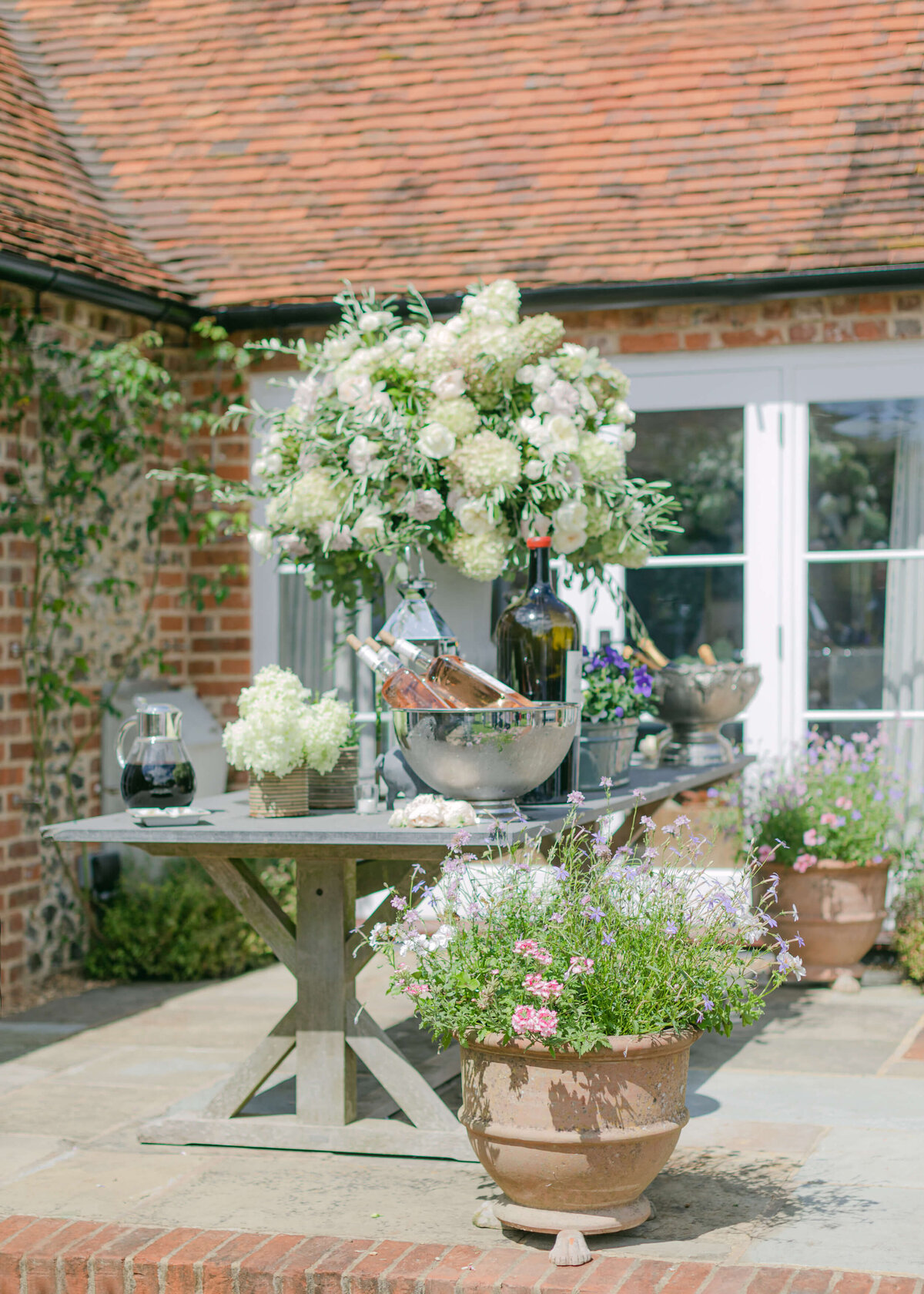 chloe-winstanley-weddings-hambleden-summer-garden-party-bar