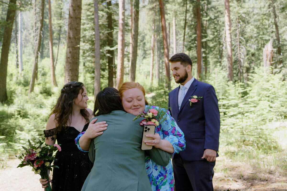 Ceremony_Brenda&JanieElopementPhotos_OregonWeddingPhotographer_KuroCreativeHouse-77