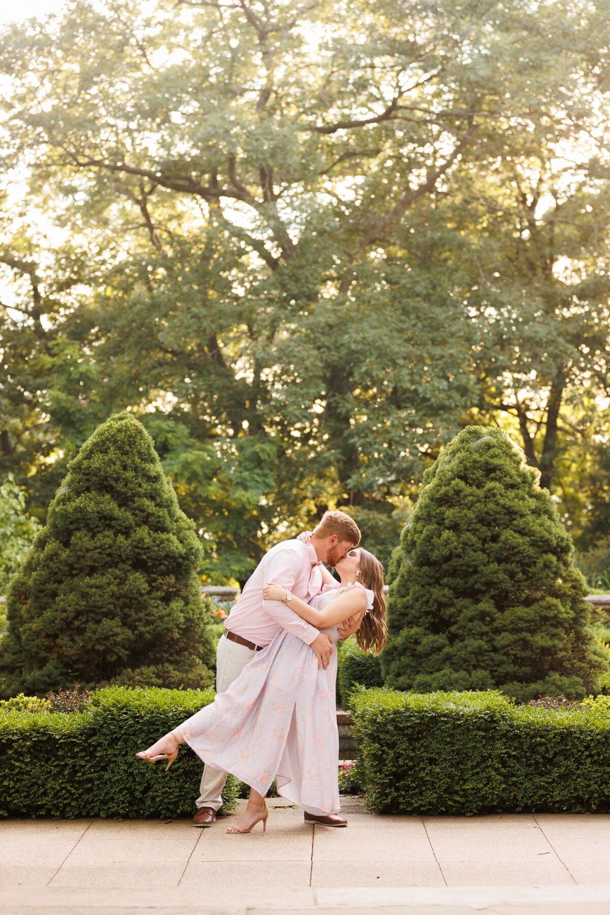 16-kellogg-manor-house-grand-rapids-engagement
