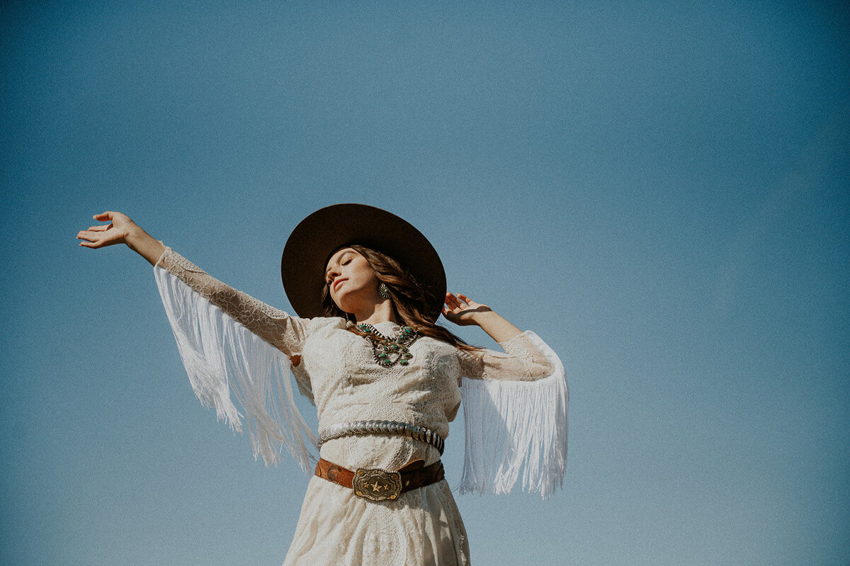 western-boho-glacier-park-elopement-presley-gray-photo-9173