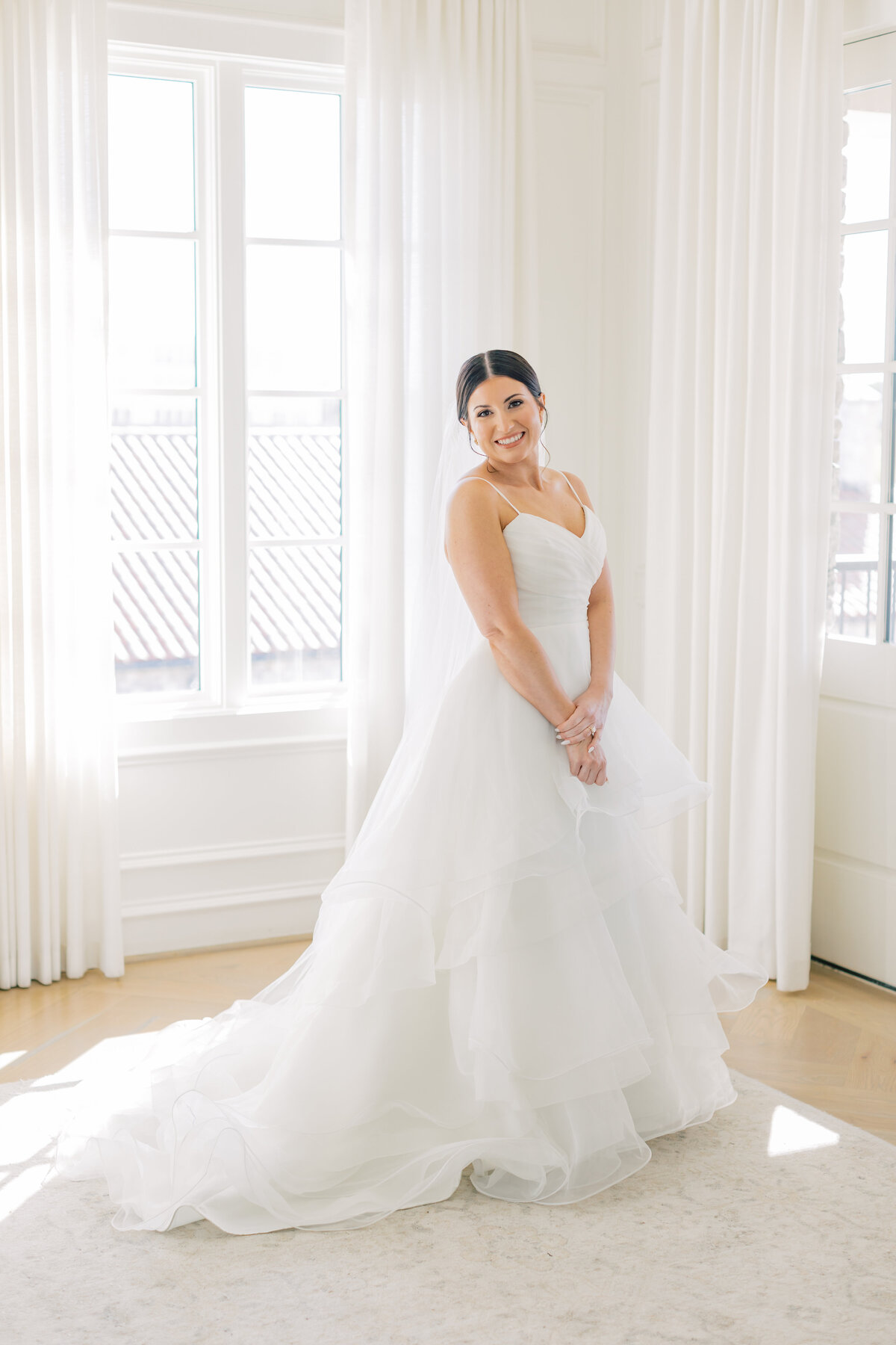 joyful-elegant-bridal-portrait-in-soft-light
