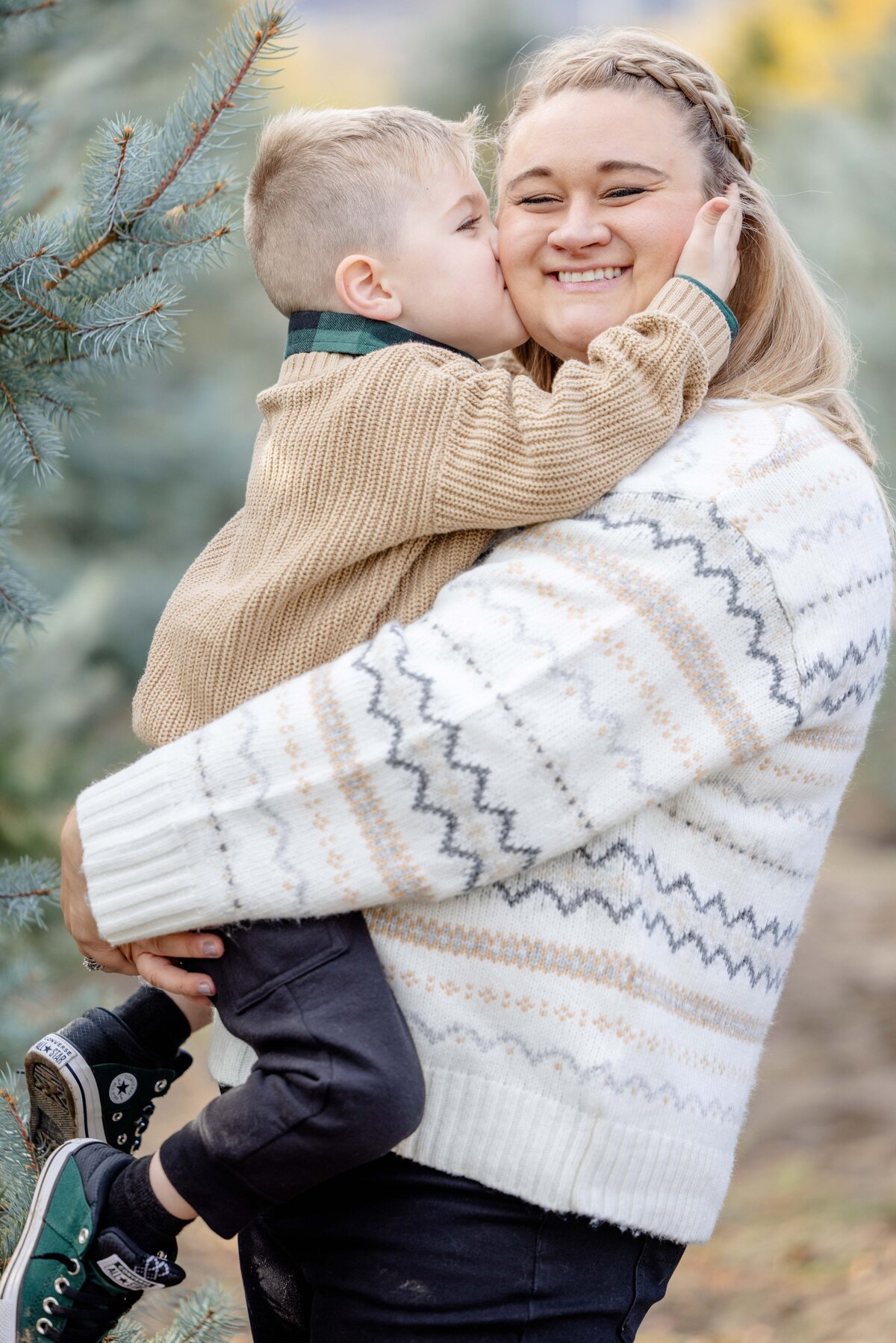 Utah-County-UT-Christmas-Tree-Farm-Mini-Session-Magnolia-and-Grace-Photography-Co-AshbyilyinJ-# (1)-39