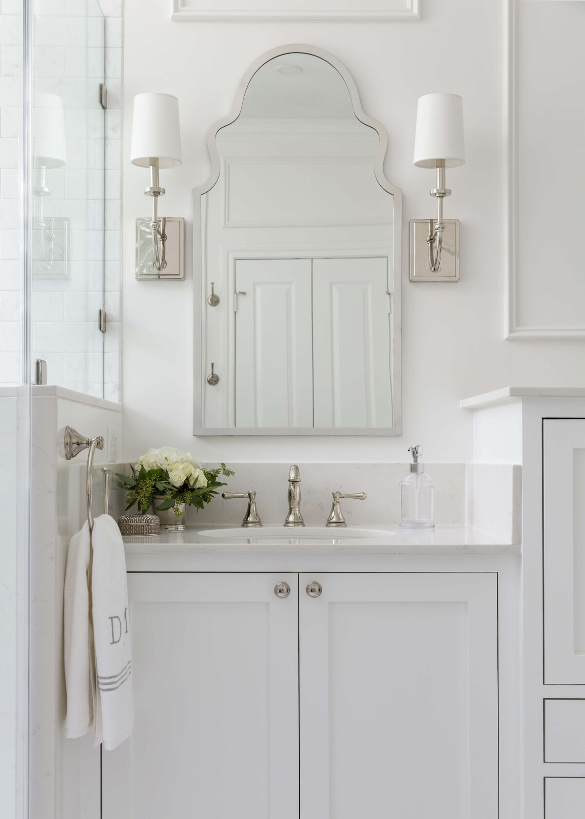 kyleen-bushroe-houston-interior-designer-white-bathroom-sink