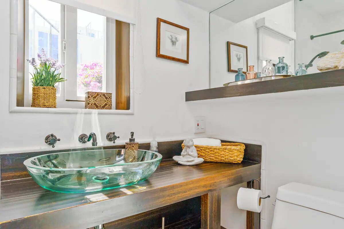 Bathroom 2 (2)