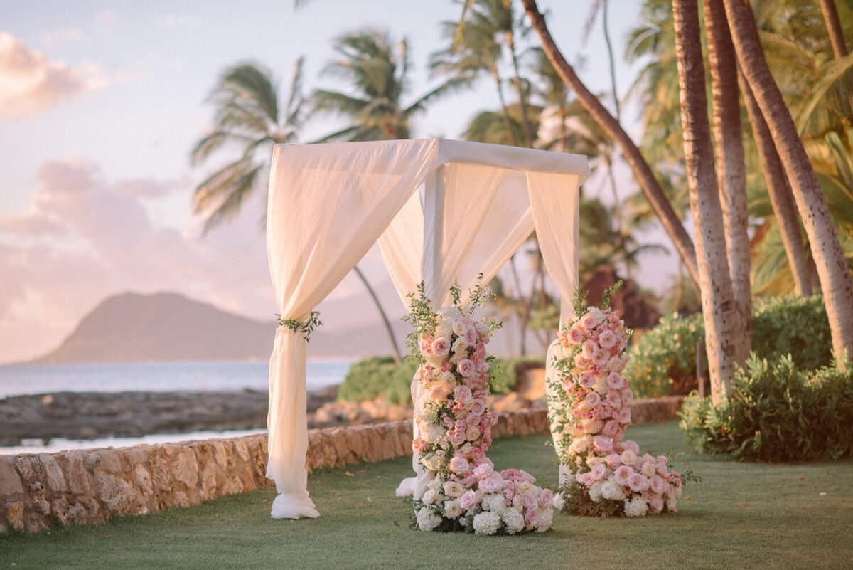 luxury_white_hawaii_wedding_pictures_5