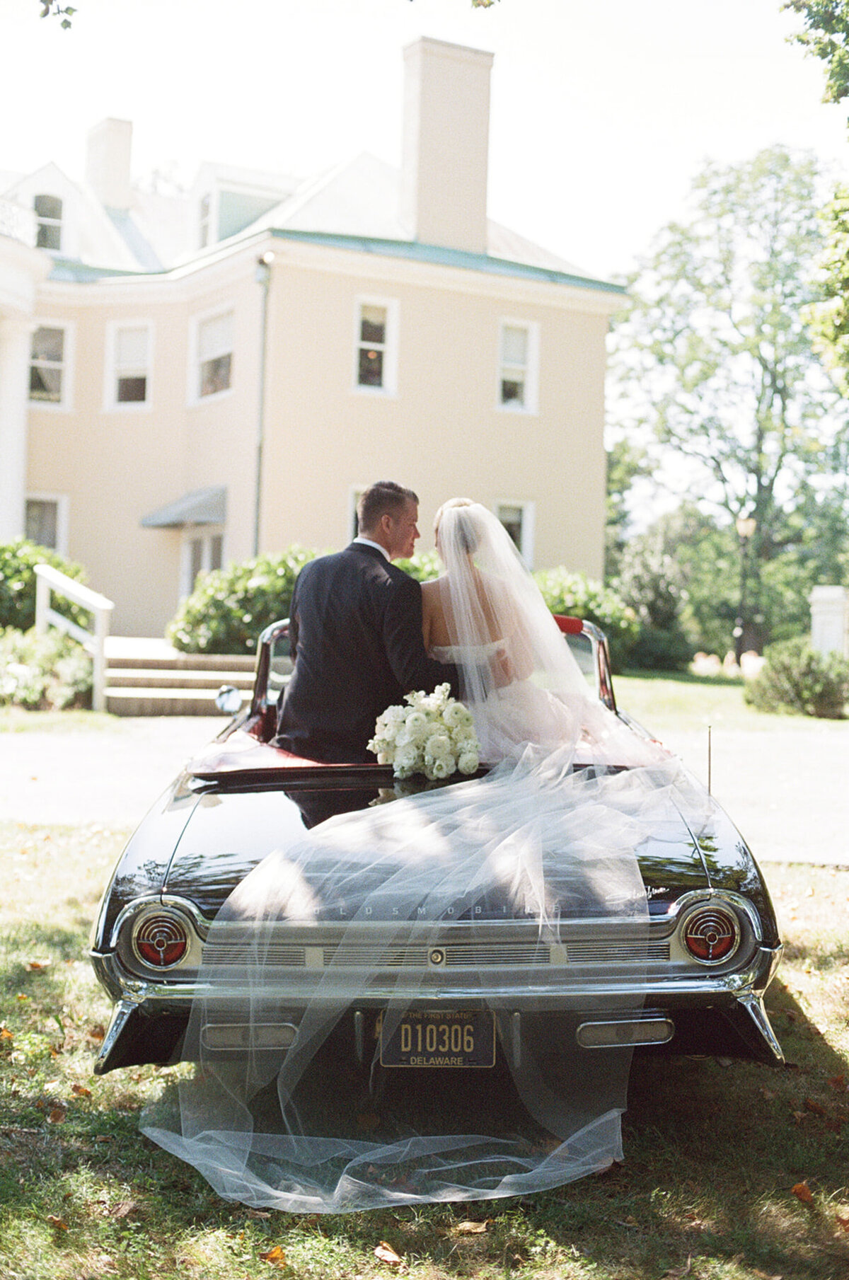 Grace-Brown-Photography-Bellevue-Hall-Tented-Wedding_043