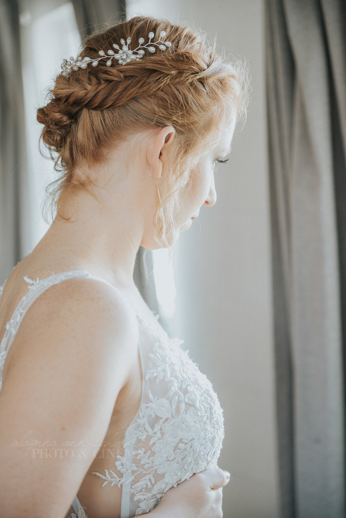 getting ready _ alaynna ann schwartz _ harpors vinyard _ iowa photographer _ playlife photography_0306