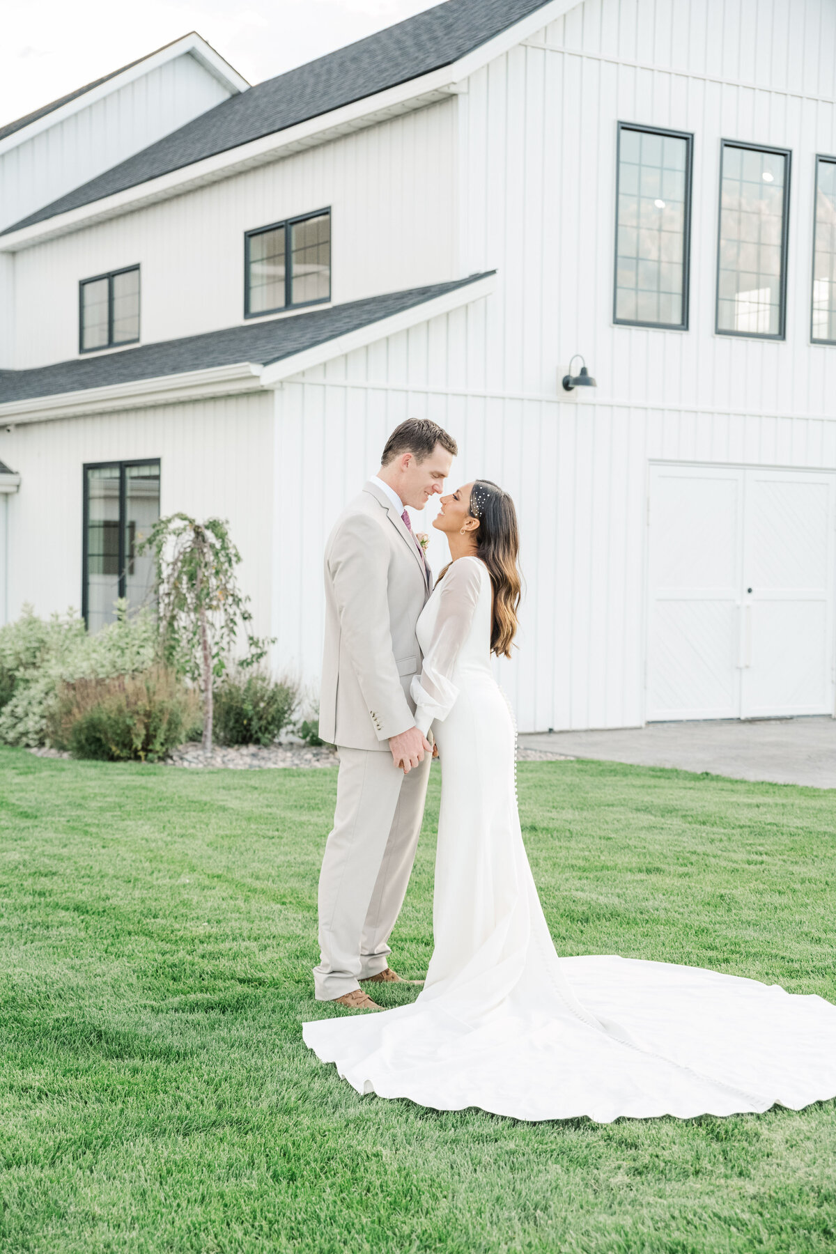 White Barn Wedding | Idaho Wedding Photographer