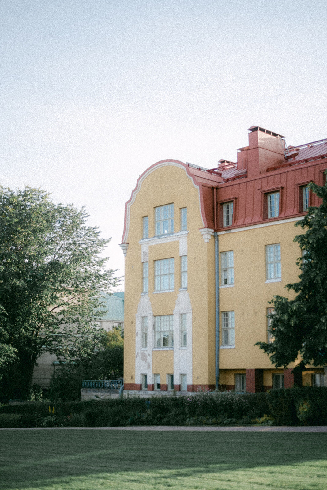 A photograph of art nouveaou buildings in Helsinki by photographer Hannika Gabrielsson