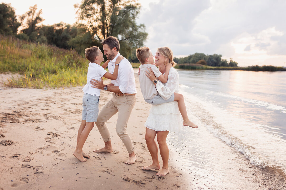 MaaikeKampertFotografie-Joost-Cornelia-Joel-Sem-2023-08-26-26398