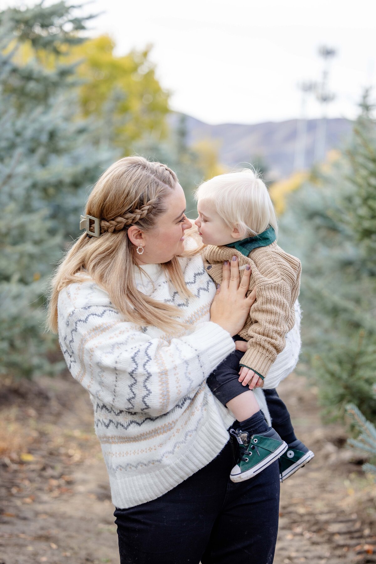 Utah-County-UT-Christmas-Tree-Farm-Mini-Session-Magnolia-and-Grace-Photography-Co-AshbyilyinJ-# (1)-37