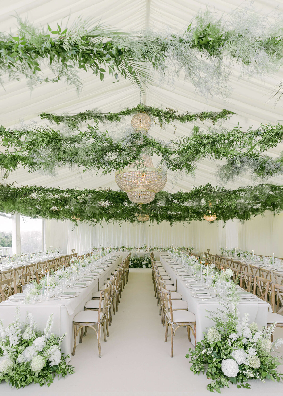 chloe-winstanley-weddings-cotswolds-tablescape-green-white