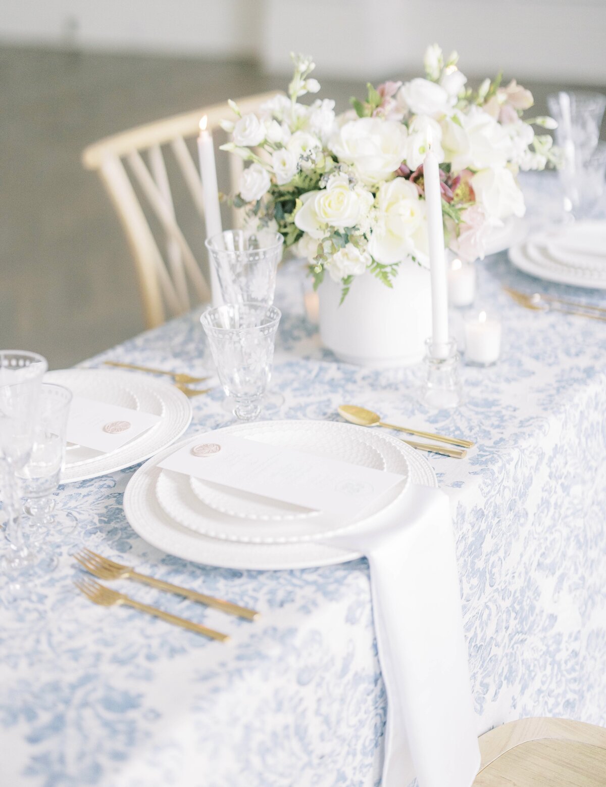 elegant light blue and white table-setting