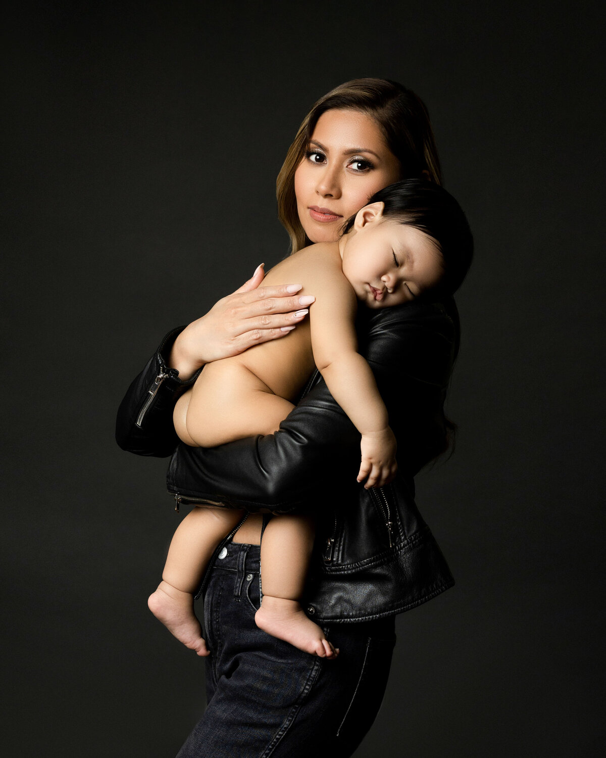 Timeless motherhood portrait by Daisy Rey