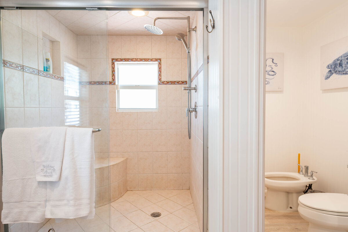 Master bathroom (1)
