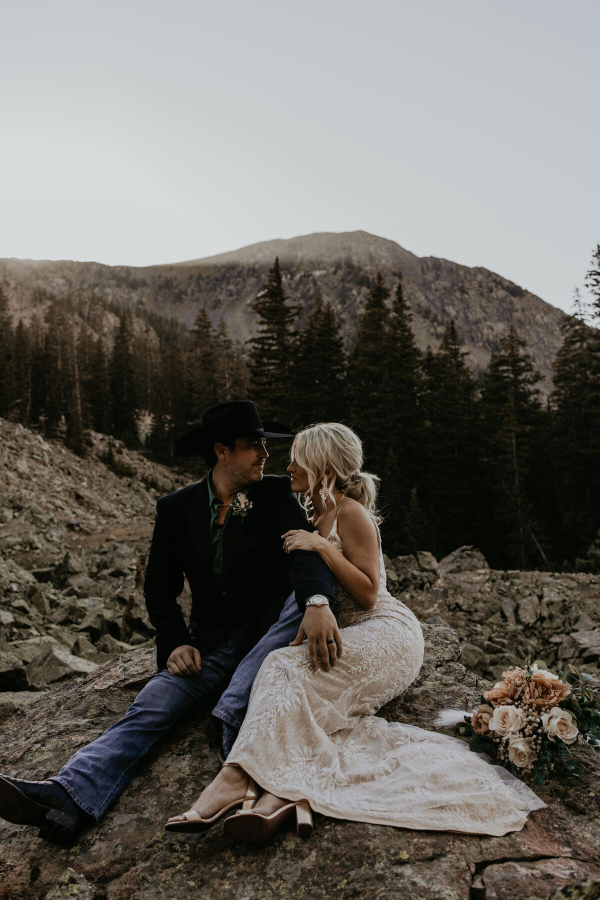 williams-lake-trailhead-elopement-taos-ski-valley-40