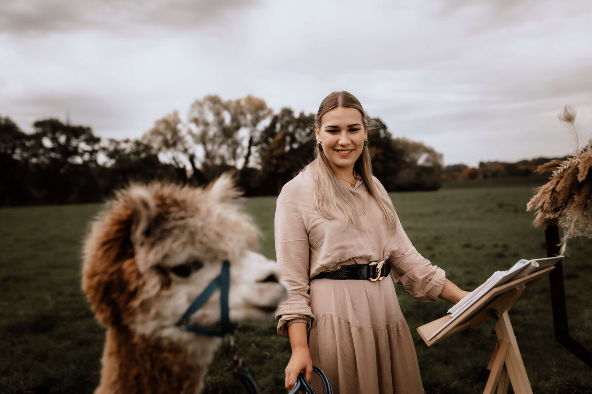 102 - 2022-10-23 Styled Shoot Micro-Alpaca-Wedding v. TiFi Fotografie (329)