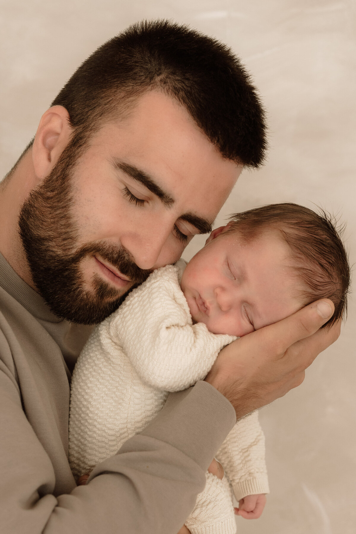 newborn fotograaf - gezinsfotograaf - zwangerschapsfotografie - videograaf - Sint-Niklaas - Pictures by Jess - Mama en baby shoot