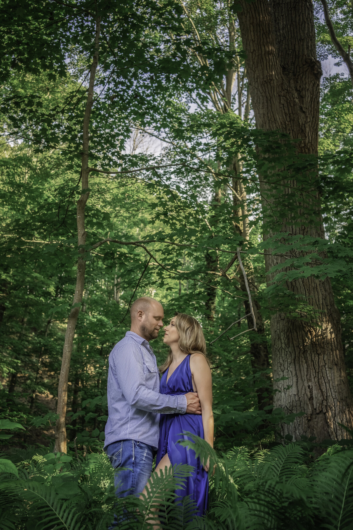 NY Maternity, Newborn, Senior,  Family and wedding photographer. Offering outdoor, lifestyle and in studio portraits. Serving the Amherst NY, Buffalo NY and WNY area