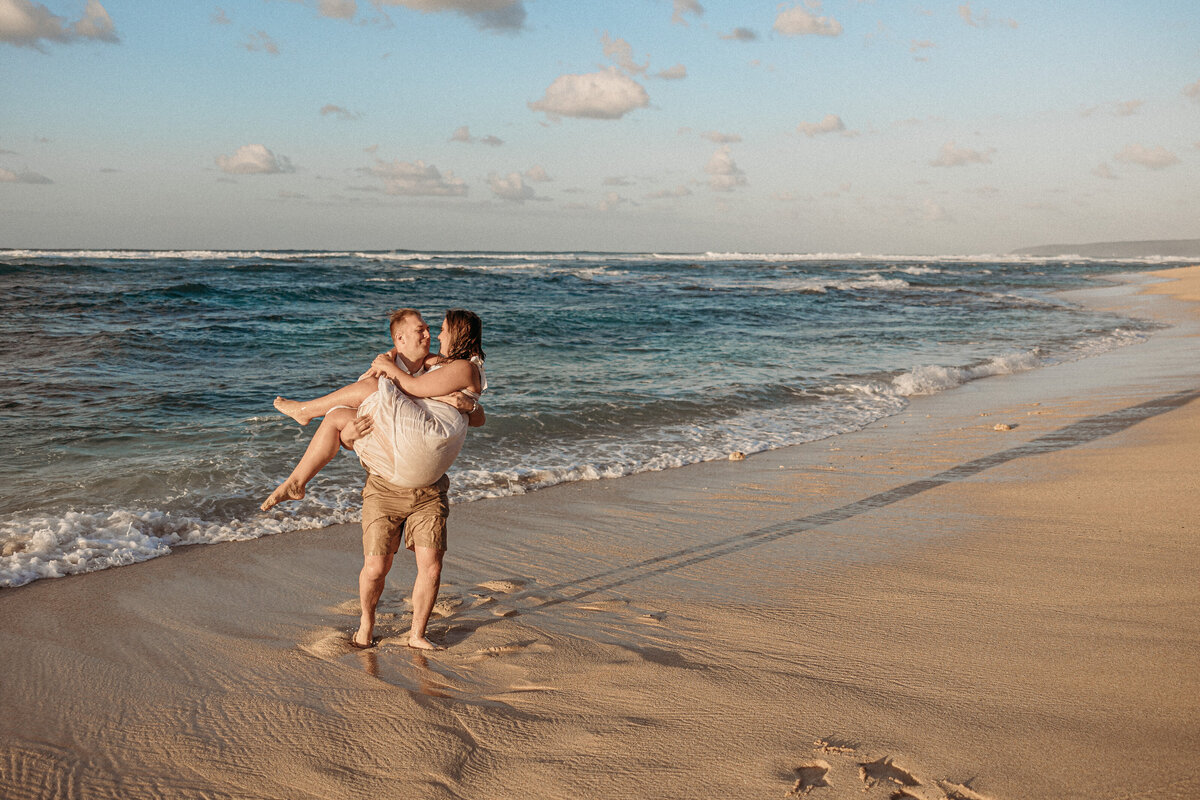 Oahu-North-shore-engagement-photos-75