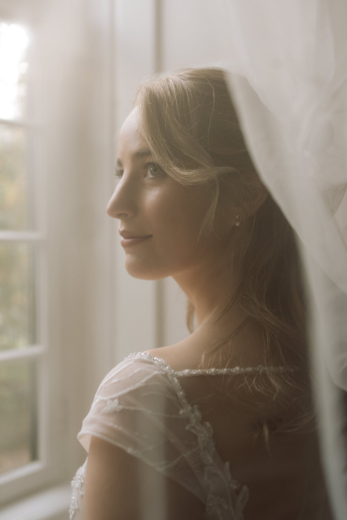 Romantische herfstbruiloft bij Slot Doddendael - portret bruid 