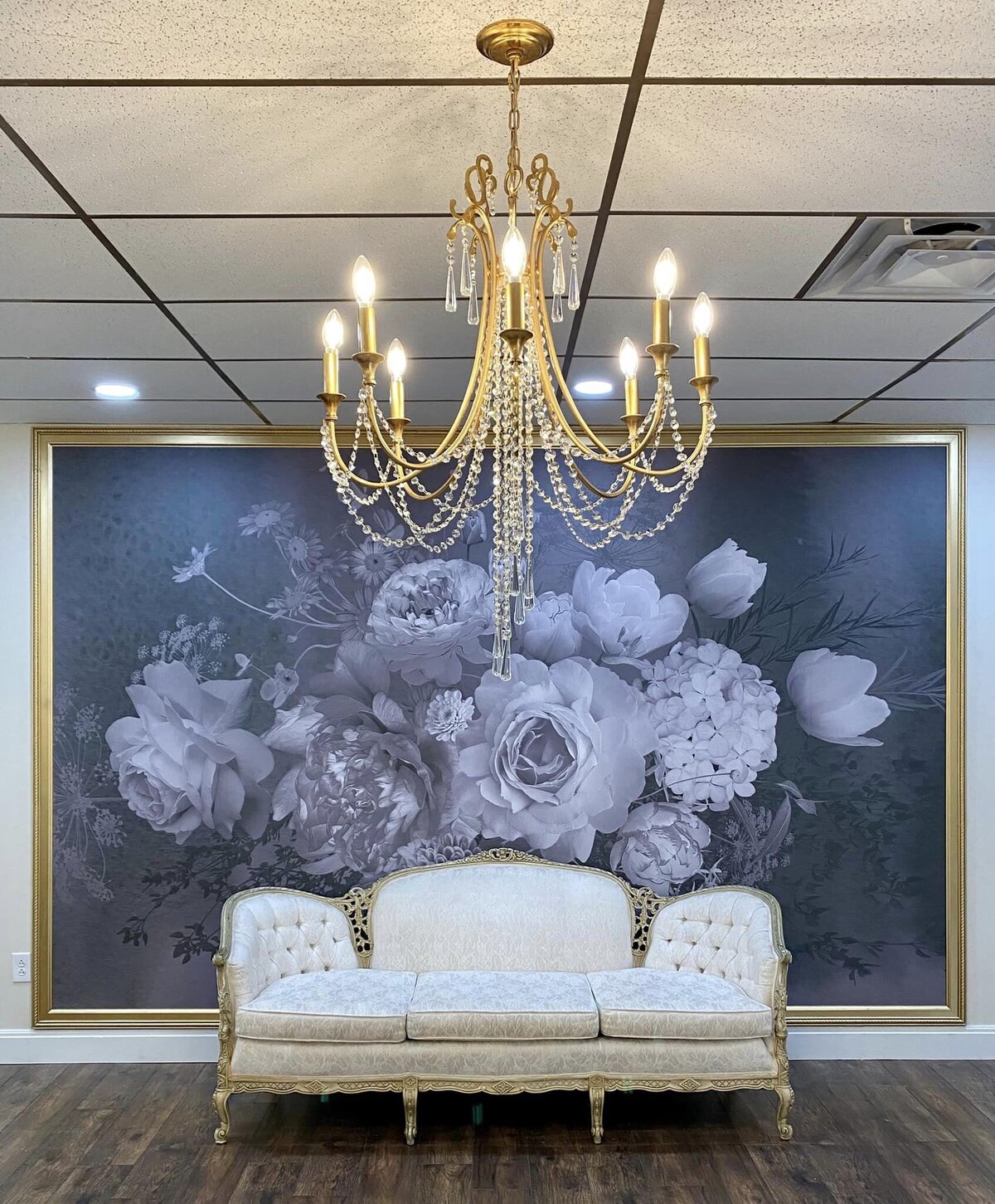 Web Pic 23 Bridal Suite couch chandelier