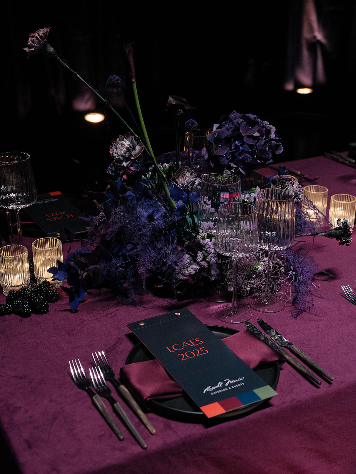 luxury-purple-tablescape-charity-gala-ri