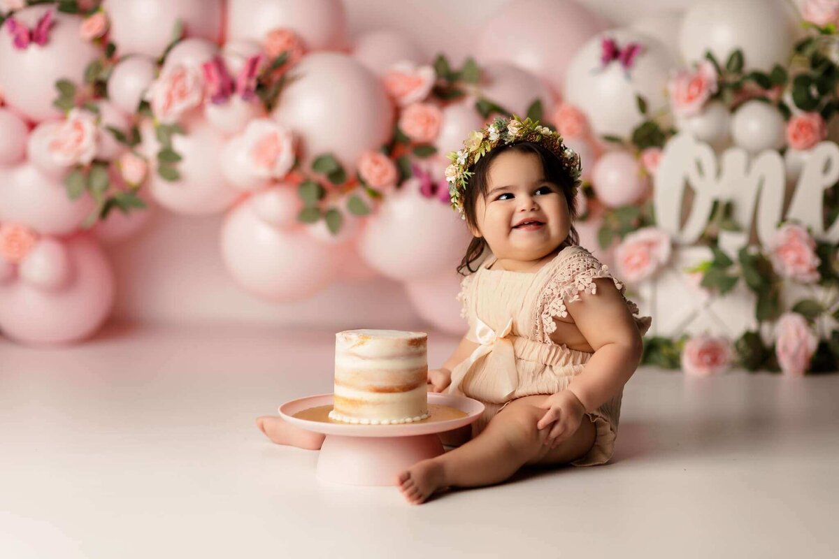 NW Arkansas cake smash photographer, cake smash photography near me, baby birthday photoshoot NW Arkansas
