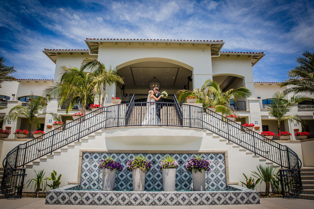 park-hyatt-aviara-wedding-photo-grand-staircase-carlsbad