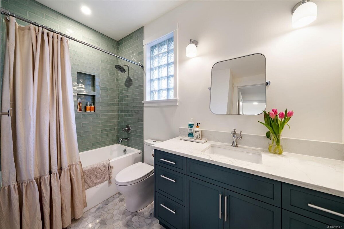 HDCO_TheRise_GuestBath1