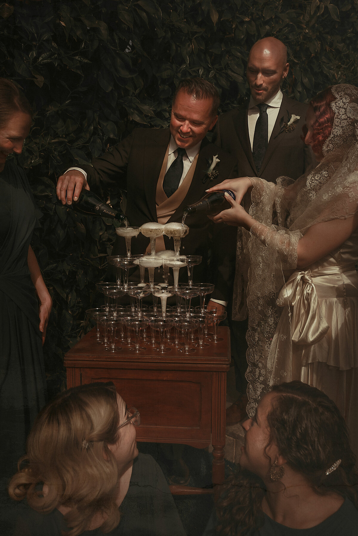 bridalparty-Arizona-Wedding-Photographer-Iowa_wedding_photographer-Bakyard-wedding-vintage-bride-Alaynna-Ann_Schwartz-Playlife-10