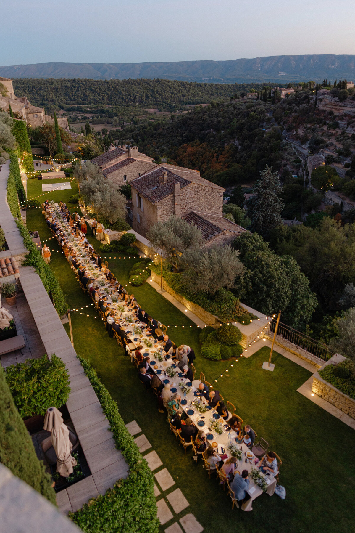 Stunning outdoor wedding dinner Bastide de Gordes
