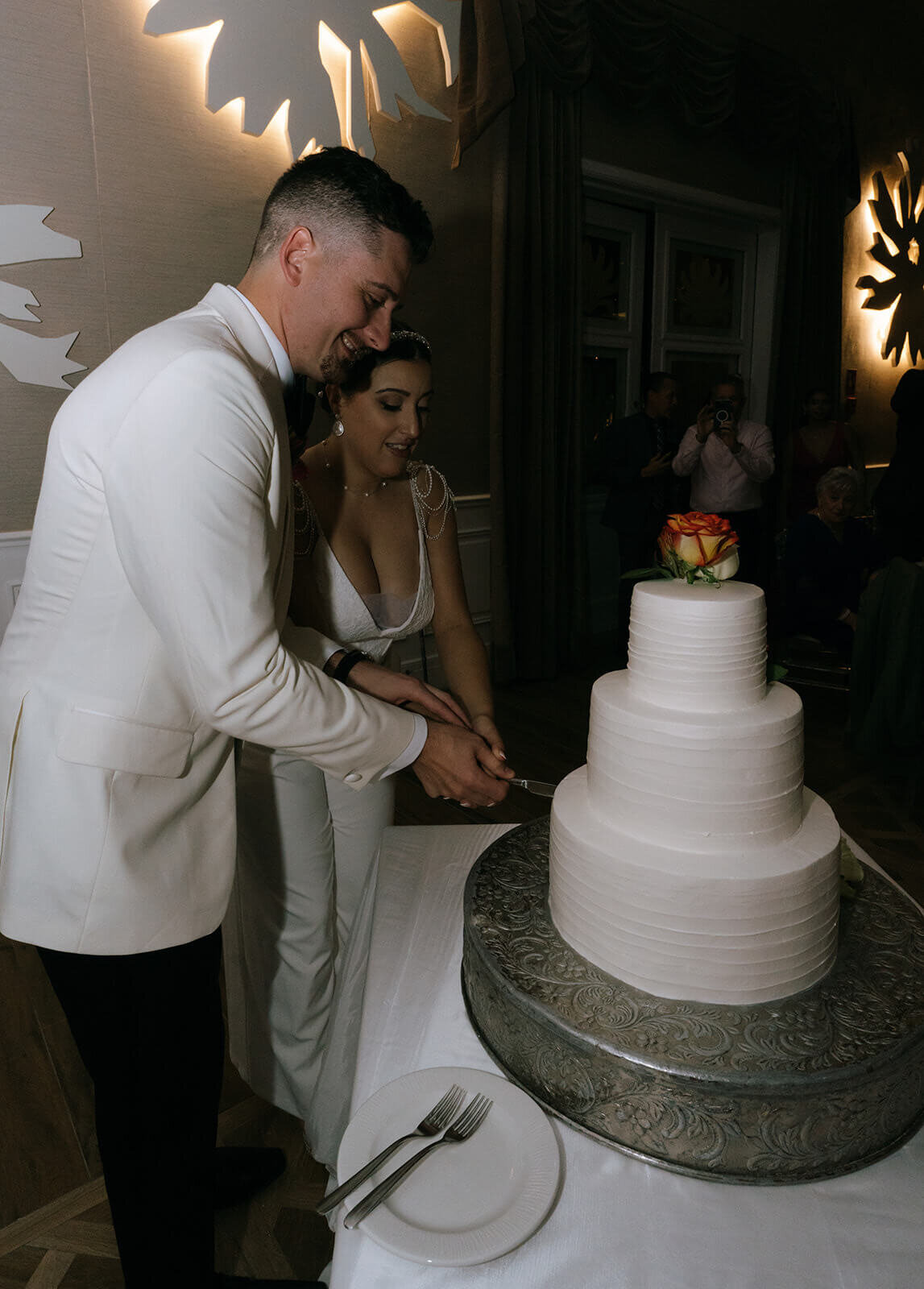 Wedding-cake-destinational-photography