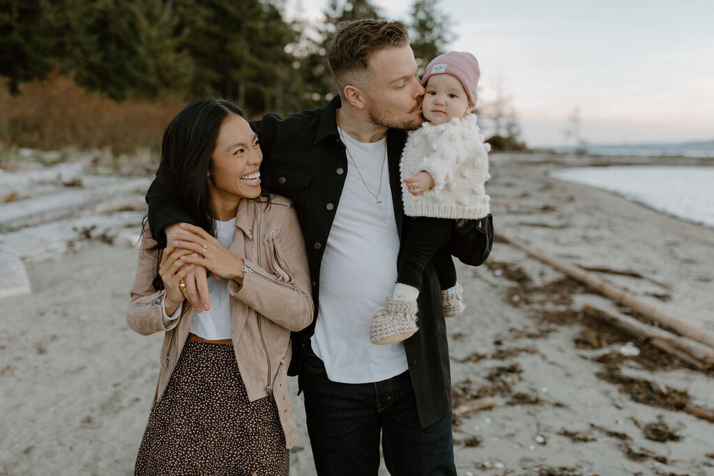 TaylorMariePhotoLiz+BrettRathtrevorBeachParksville-1-33