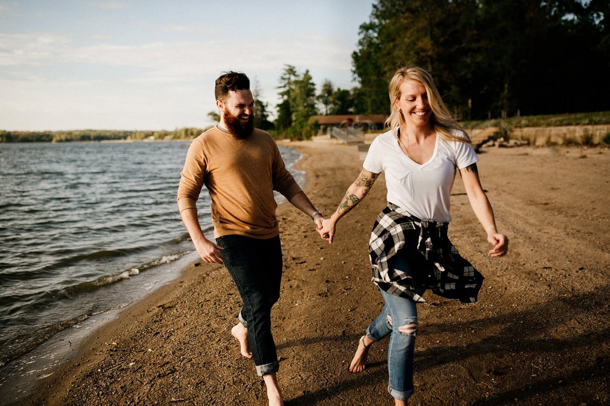 megan-renee-photography-eagle-creek-beach-engagement-session-11