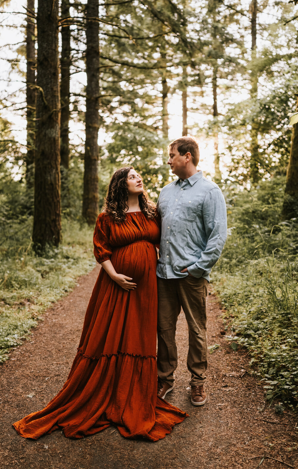 pregnancy photos outdoors with maternity photographer in Portland