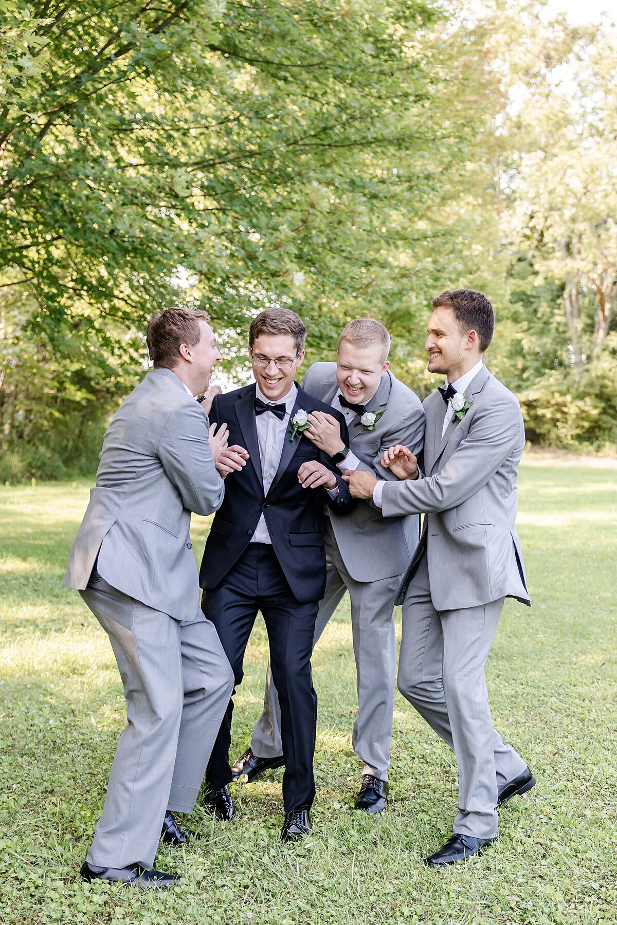 Pittsburgh-Nicassio-Fields-Green-Blue-Wedding-1 (11)